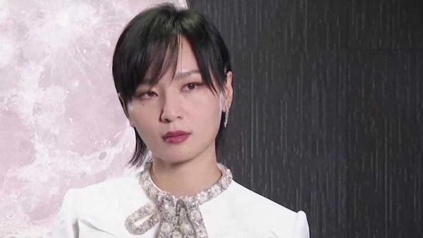 《2022中秋之夜》独家侧拍：周笔畅御姐范十足