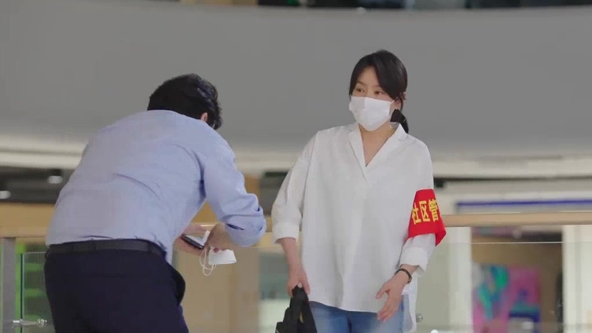 《坚持》单元花絮：闫妮田雨夸张式对戏，有被笑到