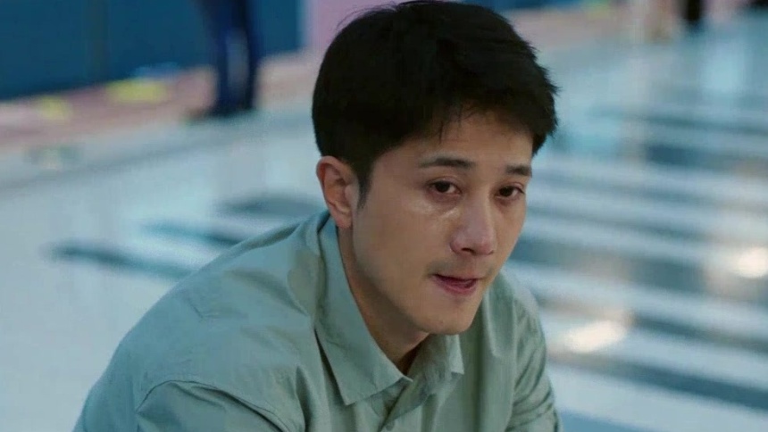 王扬鸣因无力救治王强而自责难过，孟骄阳暖心安慰