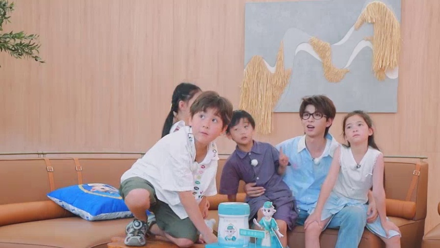 “十个勤天”惊现编外成员！何浩楠上节目白捡一个弟弟？