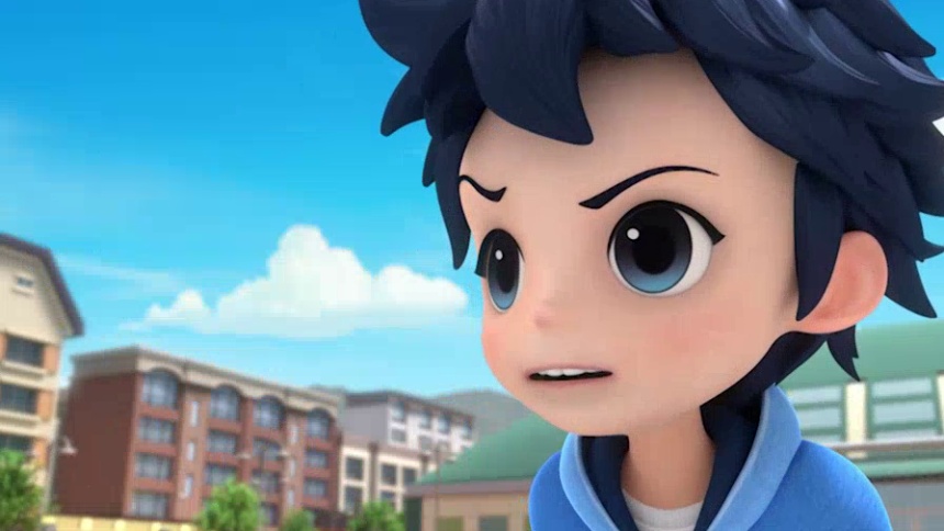 皮皮鲁和变成人形的蛇王一起踢足球